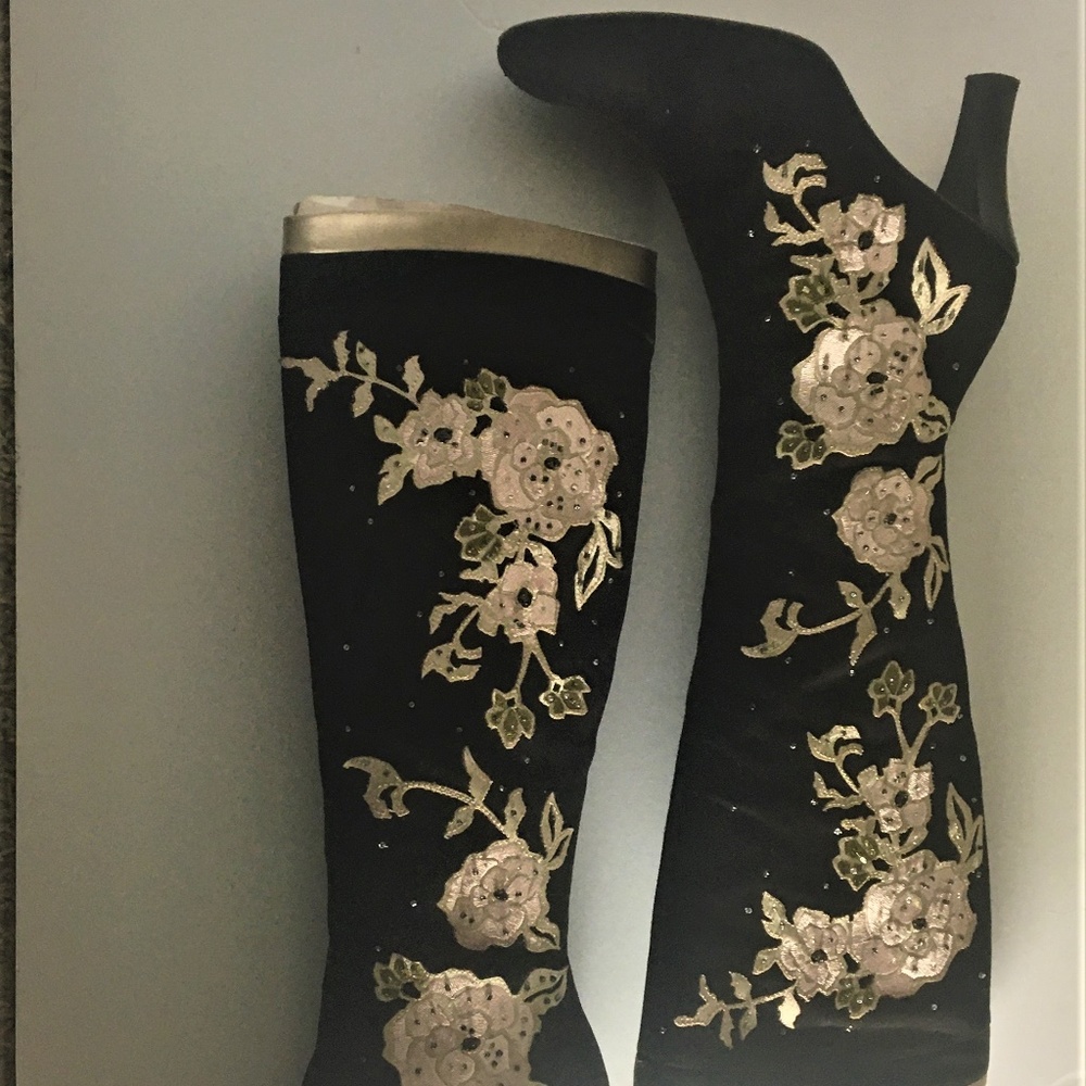 Cole Haan Suede Boot w/ Floral Applique Detail _ SOLD! - Picture 4 of 8
